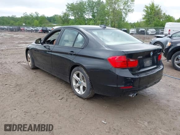 ✅ 2015 BMW 3 Series 328i xDrive • VIN: WBA3B5G52FNS15992 • Lot: 42302001. Wystawiony na IAAI z przebiegiem Nie podano. Bezpłatny archiwum sprzedaży aukcyjnych z USA i szczegółowy raport historii pojazdu na DreamBid. Zdjęcie 3.