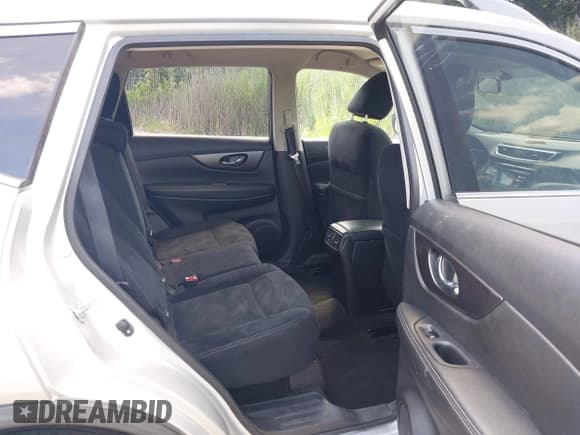 ✅ 2016 Nissan Rogue S • VIN: JN8AT2MTXGW010493 • Lot: 42852275. Wystawiony na IAAI z przebiegiem 131 087 mil. Bezpłatny archiwum sprzedaży aukcyjnych z USA i szczegółowy raport historii pojazdu na DreamBid. Zdjęcie 8.