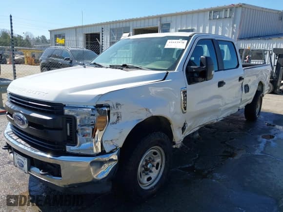 ✅ 2019 Ford F-250 XL • VIN: 1FT7W2A65KEF95185 • Lot: 41615970. Wystawiony na IAAI z przebiegiem 68 278 mil. Bezpłatny archiwum sprzedaży aukcyjnych z USA i szczegółowy raport historii pojazdu na DreamBid. Zdjęcie 17.