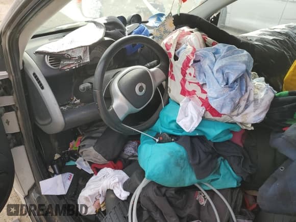 ✅ 2015 Smart fortwo Passion • VIN: WMEEJ9AA1FK831357 • Lot: 87001564. Listed on Copart with Not provided. Free auction sales archive from the USA and detailed vehicle history report at DreamBid. Image 8.