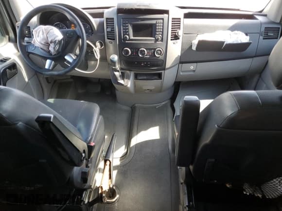 ✅ 2014 Mercedes-Benz Sprinter Passenger • VIN: WDZPE7CC8E5834266 • Лот: 56178535. Опубликован ранее на Copart с пробегом 125 433 миль. Бесплатный доступ к архиву аукционных продаж из США и подробный отчёт об истории автомобиля на DreamBid. Изображение 8.