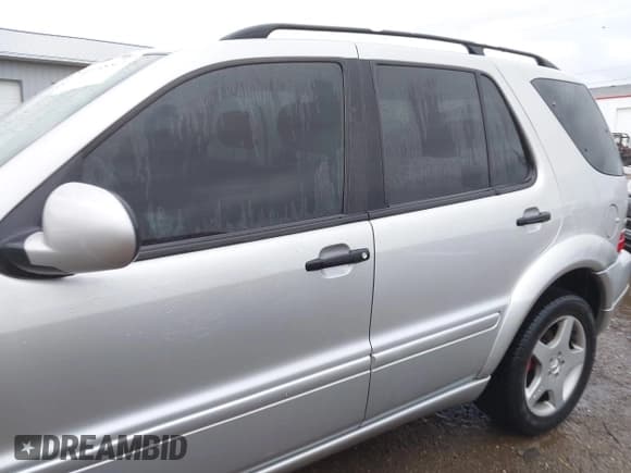 ✅ 2000 Mercedes-Benz M AMG • VIN: 4JGAB74EXYA213133 • Lot: 42245541. Wystawiony na IAAI z przebiegiem 204 241 mil. Bezpłatny archiwum sprzedaży aukcyjnych z USA i szczegółowy raport historii pojazdu na DreamBid. Zdjęcie 14.