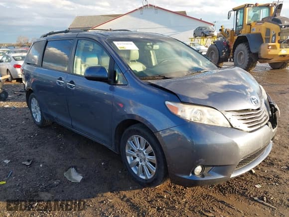 ✅ 2015 Toyota Sienna XLE • VIN: 5TDDK3DCXFS120394 • Lot: 43794858. Listed on IAAI with 164,847 mi. Free auction sales archive from the USA and detailed vehicle history report at DreamBid. Image 1.