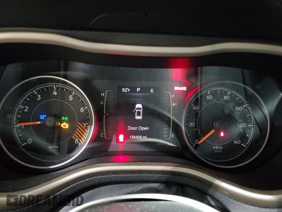 ✅ 2015 Jeep Cherokee Latitude • VIN: 1C4PJLCS1FW536178 • Лот: 82613795. Опубликован ранее на Copart с пробегом 134 409 миль. Бесплатный доступ к архиву аукционных продаж из США и подробный отчёт об истории автомобиля на DreamBid. Изображение 9.