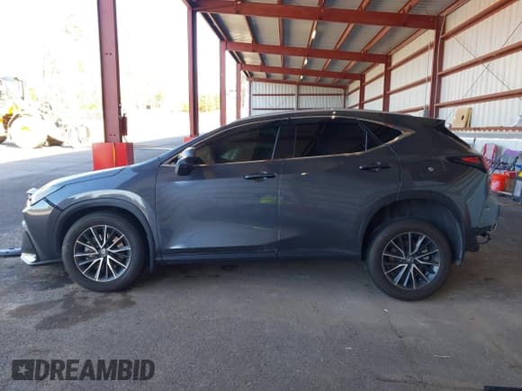 ✅ 2024 Lexus NX 350 Premium • VIN: 2T2GGCEZ6RC038902 • Lot: 41902076. Wystawiony na IAAI z przebiegiem 22 647 mil. Bezpłatny archiwum sprzedaży aukcyjnych z USA i szczegółowy raport historii pojazdu na DreamBid. Zdjęcie 14.