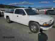 2001 Dodge Dakota z VIN 1B7GL22X21S162973, wystawiony jako Copart lot #76419754 z przebiegiem 135 707 mil mil oraz Czysty tytuł • Clean title. Historia ofert i sprzedaży dostępna na DreamBid. Obrazek 4.