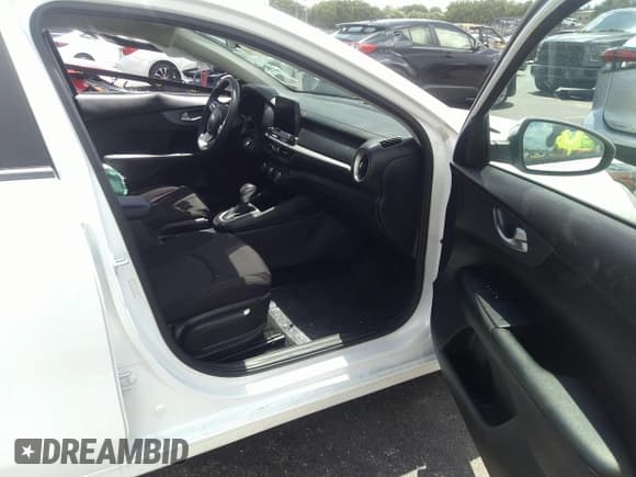 ✅ 2021 Kia Forte LXS • VIN: 3KPF24AD6ME322989 • Lot: 42010435. Listed on IAAI with 84,346 mi. Free auction sales archive from the USA and detailed vehicle history report at DreamBid. Image 5.