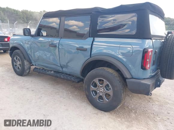 ✅ 2022 Ford Bronco • VIN: 1FMDE5BH8NLB72622 • Lot: 42974136. Wystawiony na IAAI z przebiegiem 17 065 mil. Bezpłatny archiwum sprzedaży aukcyjnych z USA i szczegółowy raport historii pojazdu na DreamBid. Zdjęcie 3.