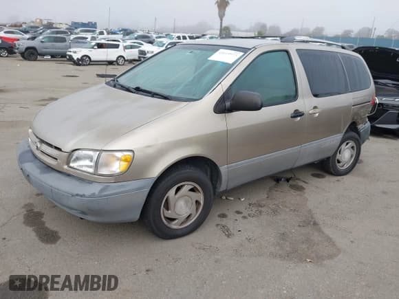 ✅ 2000 Toyota Sienna LE • VIN: 4T3ZF13C0YU238438 • Lot: 43619973. Listed on IAAI with 148,471 mi. Free auction sales archive from the USA and detailed vehicle history report at DreamBid. Image 2.