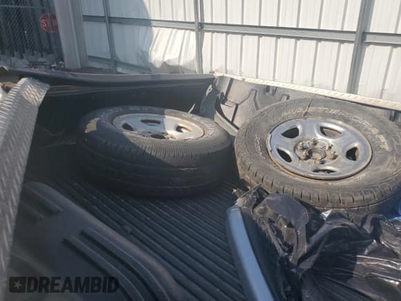 ✅ 1999 Chevrolet Silverado 1500 • VIN: 1GCEC14W6XZ189115 • Лот: 76862874. Опубликован ранее на Copart с пробегом 171 072 миль. Бесплатный доступ к архиву аукционных продаж из США и подробный отчёт об истории автомобиля на DreamBid. Изображение 14.