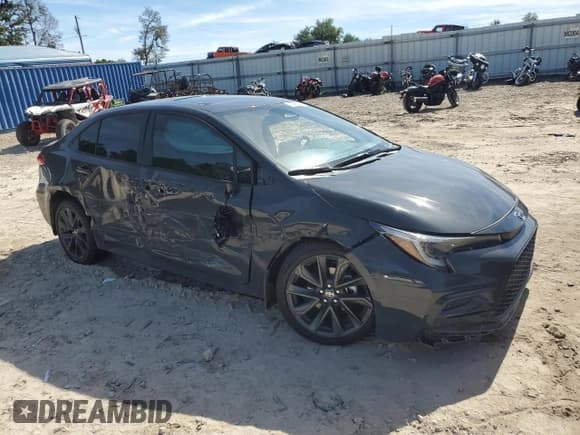 ✅ 2025 Toyota Corolla SE • VIN: 5YFP4MCE9SP239671 • Lot: 89654165. Wystawiony na Copart z przebiegiem 5 641 mil. Bezpłatny archiwum sprzedaży aukcyjnych z USA i szczegółowy raport historii pojazdu na DreamBid. Zdjęcie 4.