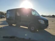 ✅ 2014 Mercedes-Benz Sprinter Passenger • VIN: WDZPE7CC9E5825043 • Lot: 42571505. Wystawiony na Copart z przebiegiem 178 182 mil. Bezpłatny archiwum sprzedaży aukcyjnych z USA i szczegółowy raport historii pojazdu na DreamBid. Zdjęcie 4.
