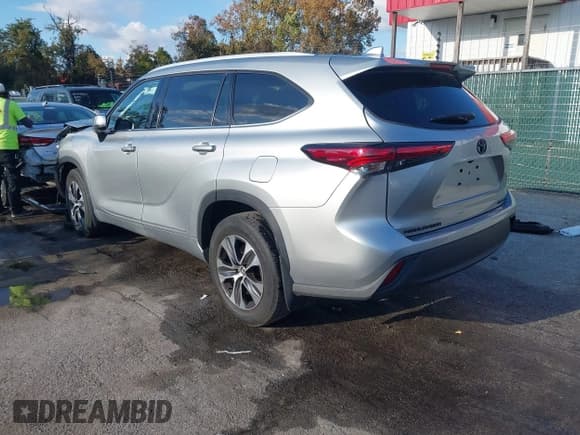 ✅ 2022 Toyota Highlander XLE • VIN: 5TDGZRBH9NS219345 • Лот: 43576999. Опубликован ранее на IAAI с пробегом 44 731 миль. Бесплатный доступ к архиву аукционных продаж из США и подробный отчёт об истории автомобиля на DreamBid. Изображение 3.