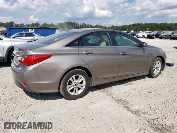 ✅ 2014 Hyundai Sonata GLS • VIN: 5NPEB4AC0EH945105 • Lot: 73967004. Listed on Copart with 179,925 mi. Free auction sales archive from the USA and detailed vehicle history report at DreamBid. Image 3.