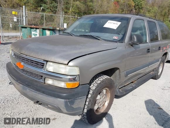 ✅ 2002 Chevrolet Suburban LT • VIN: 3GNFK16T22G326674 • Lot: 43474036. Listed on IAAI with 298,029 mi. Free auction sales archive from the USA and detailed vehicle history report at DreamBid. Image 2.