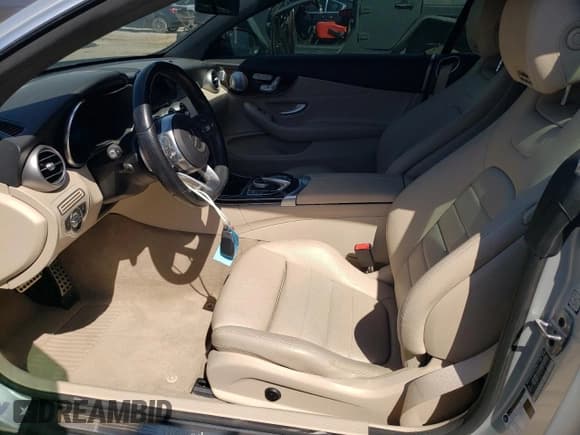 ✅ 2020 Mercedes-Benz C 300 • VIN: W1KWK8DB3LG003622 • Lot: 53113035. Wystawiony na Copart z przebiegiem 64 996 mil. Bezpłatny archiwum sprzedaży aukcyjnych z USA i szczegółowy raport historii pojazdu na DreamBid. Zdjęcie 7.