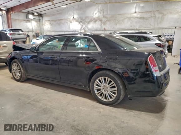 ✅ 2013 Chrysler 300 • VIN: 2C3CCARG5DH599588 • Лот: 93664675. Опубликован ранее на Copart с пробегом 77 559 миль. Бесплатный доступ к архиву аукционных продаж из США и подробный отчёт об истории автомобиля на DreamBid. Изображение 2.