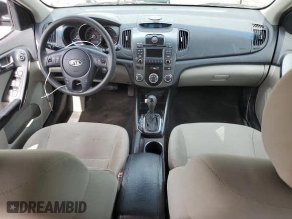 ✅ 2013 Kia Forte EX • VIN: KNAFU5A25D5670578 • Лот: 86531005. Опубликован ранее на Copart с пробегом 129 331 миль. Бесплатный доступ к архиву аукционных продаж из США и подробный отчёт об истории автомобиля на DreamBid. Изображение 8.