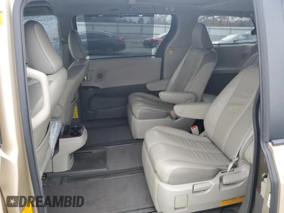 ✅ 2012 Toyota Sienna XLE • VIN: 5TDYK3DC6CS228525 • Lot: 91387255. Wystawiony na Copart z przebiegiem Nie podano. Bezpłatny archiwum sprzedaży aukcyjnych z USA i szczegółowy raport historii pojazdu na DreamBid. Zdjęcie 11.