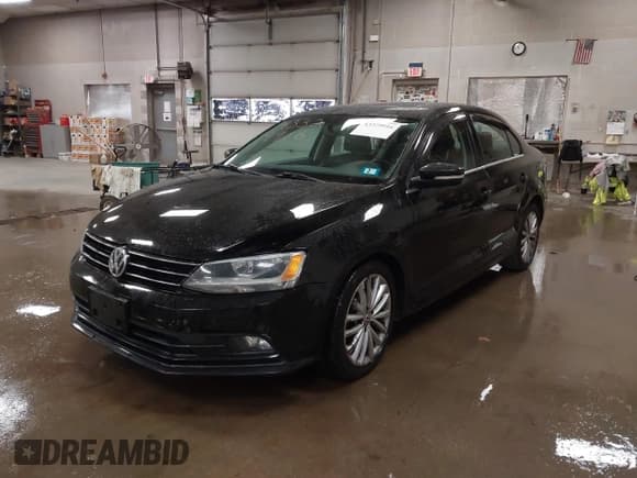 ✅ 2015 Volkswagen Jetta SE • VIN: 3VWD17AJ1FM319831 • Лот: 43329916. Опубликован ранее на IAAI с пробегом 101 992 миль. Бесплатный доступ к архиву аукционных продаж из США и подробный отчёт об истории автомобиля на DreamBid. Изображение 2.