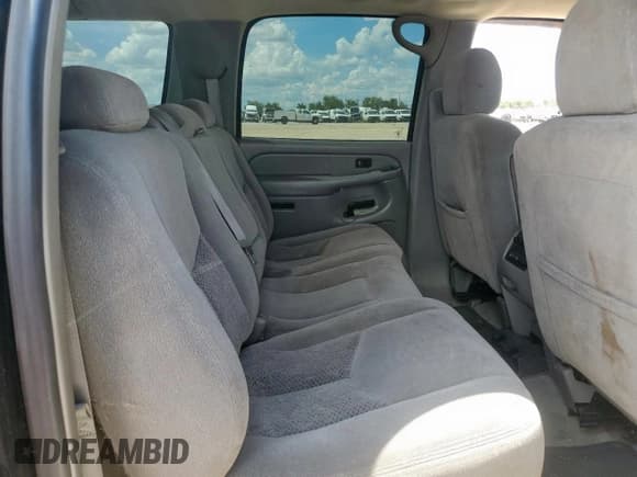 ✅ 2005 Chevrolet Suburban LT • VIN: 3GNEC16Z95G257855 • Лот: 61812335. Опубликован ранее на Copart с пробегом 188 511 миль. Бесплатный доступ к архиву аукционных продаж из США и подробный отчёт об истории автомобиля на DreamBid. Изображение 11.