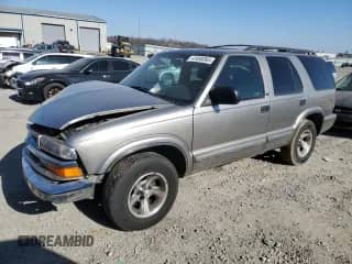 2000 Chevrolet Blazer LS с VIN 1GNCS13W4Y2134613, выставлен на аукционе Copart как лот 41840365 с пробегом Не указан миль и Списание • Salvage title. История ставок и продаж доступна на DreamBid. Изображение 1.