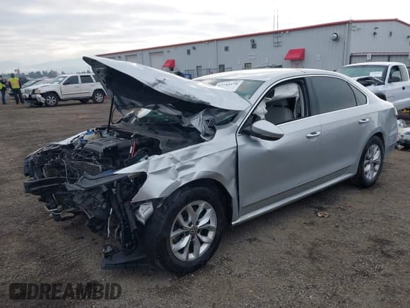 ✅ 2017 Volkswagen Passat S • VIN: 1VWAT7A35HC003660 • Лот: 43744158. Опубликован ранее на IAAI с пробегом 134 221 миль. Бесплатный доступ к архиву аукционных продаж из США и подробный отчёт об истории автомобиля на DreamBid. Изображение 2.