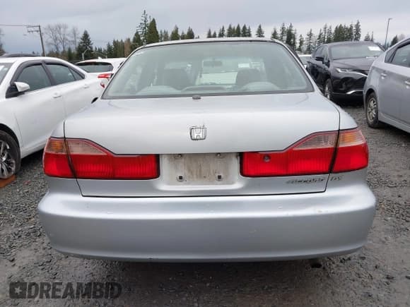 ✅ 1999 Honda Accord DX • VIN: 1HGCF8541XA068285 • Lot: 41152573. Listed on IAAI with 185,879 mi. Free auction sales archive from the USA and detailed vehicle history report at DreamBid. Image 16.