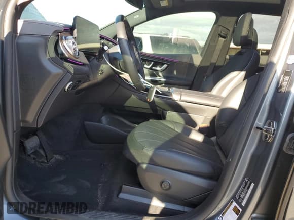 ✅ 2023 Mercedes-Benz EQE 500 • VIN: 4JGGM2CB6PA017560 • Lot: 82411675. Wystawiony na Copart z przebiegiem 20 449 mil. Bezpłatny archiwum sprzedaży aukcyjnych z USA i szczegółowy raport historii pojazdu na DreamBid. Zdjęcie 7.