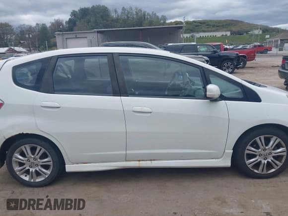 ✅ 2009 Honda Fit Sport • VIN: JHMGE88469S017083 • Lot: 43439617. Listed on IAAI with 189,549 mi. Free auction sales archive from the USA and detailed vehicle history report at DreamBid. Image 14.