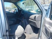 ✅ 1998 Ford Econoline Wagon XL • VIN: 1FBSS31L0WHC07922 • Lot: 39238482. Wystawiony na IAAI z przebiegiem Nie podano. Bezpłatny archiwum sprzedaży aukcyjnych z USA i szczegółowy raport historii pojazdu na DreamBid. Zdjęcie 5.