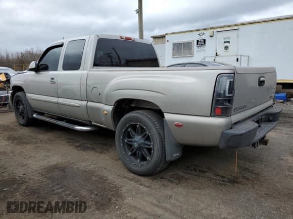 ✅ 2004 GMC Sierra Denali • VIN: 2GTFK69U741269913 • Lot: 49373345. Listed on Copart with 246,831 mi. Free auction sales archive from the USA and detailed vehicle history report at DreamBid. Image 2.