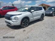 ✅ 2023 Mitsubishi Outlander SE • VIN: JA4J4UA84PZ018053 • Лот: 42828353. Опубликован ранее на IAAI с пробегом 80 873 миль. Бесплатный доступ к архиву аукционных продаж из США и подробный отчёт об истории автомобиля на DreamBid. Изображение 2.