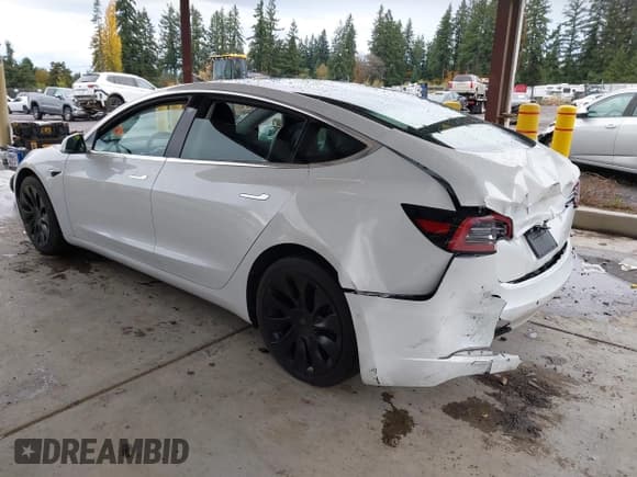 ✅ 2019 Tesla Model 3 Long Range • VIN: 5YJ3E1EB6KF511750 • Lot: 43627568. Wystawiony na IAAI z przebiegiem 53 488 mil. Bezpłatny archiwum sprzedaży aukcyjnych z USA i szczegółowy raport historii pojazdu na DreamBid. Zdjęcie 3.