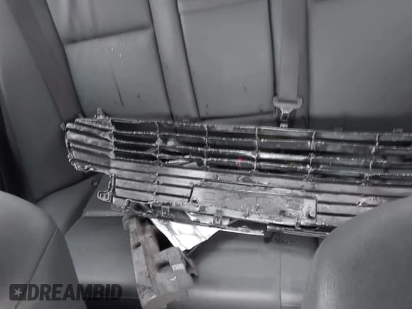 ✅ 2010 Mercedes-Benz C 300 Sport • VIN: WDDGF5EB0AR099586 • Lot: 43737161. Wystawiony na IAAI z przebiegiem 208 655 mil. Bezpłatny archiwum sprzedaży aukcyjnych z USA i szczegółowy raport historii pojazdu na DreamBid. Zdjęcie 12.