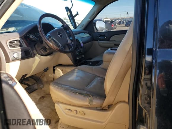 ✅ 2008 GMC Yukon Denali • VIN: 1GKFK63808J186495 • Lot: 82771085. Listed on Copart with 230,483 mi. Free auction sales archive from the USA and detailed vehicle history report at DreamBid. Image 7.