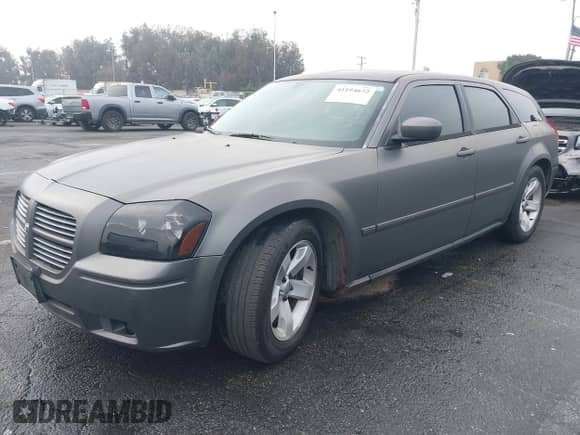 2005 Dodge Magnum RT с VIN 2D4GV58265H500284, выставлен на аукционе IAAI как лот 41194672 с пробегом 104 894 миль миль и . История ставок и продаж доступна на DreamBid. Изображение 2.