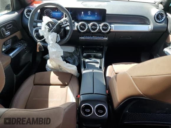 ✅ 2024 Mercedes-Benz GLB 250 • VIN: W1N4M4HB2RW350364 • Lot: 57081565. Wystawiony na Copart z przebiegiem 9 338 mil. Bezpłatny archiwum sprzedaży aukcyjnych z USA i szczegółowy raport historii pojazdu na DreamBid. Zdjęcie 8.