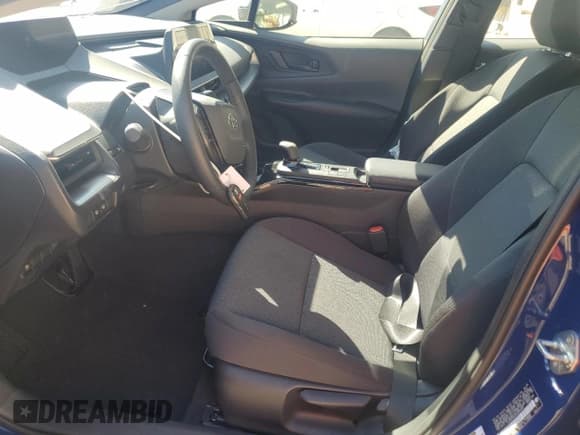 ✅ 2025 Toyota Prius LE • VIN: JTDACAAU5S3063891 • Лот: 86610195. Опубликован ранее на Copart с пробегом 3 744 миль. Бесплатный доступ к архиву аукционных продаж из США и подробный отчёт об истории автомобиля на DreamBid. Изображение 7.