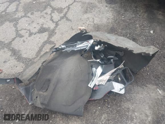 ✅ 2018 Lincoln MKC Reserve • VIN: 5LMTJ3DH9JUL21095 • Lot: 43447909. Wystawiony na IAAI z przebiegiem 124 947 mil. Bezpłatny archiwum sprzedaży aukcyjnych z USA i szczegółowy raport historii pojazdu na DreamBid. Zdjęcie 12.