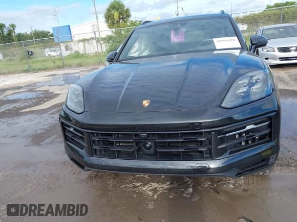 ✅ 2024 Porsche Cayenne • VIN: WP1AA2AY2RDA10437 • Lot: 42595520. Wystawiony na IAAI z przebiegiem 13 118 mil. Bezpłatny archiwum sprzedaży aukcyjnych z USA i szczegółowy raport historii pojazdu na DreamBid. Zdjęcie 12.