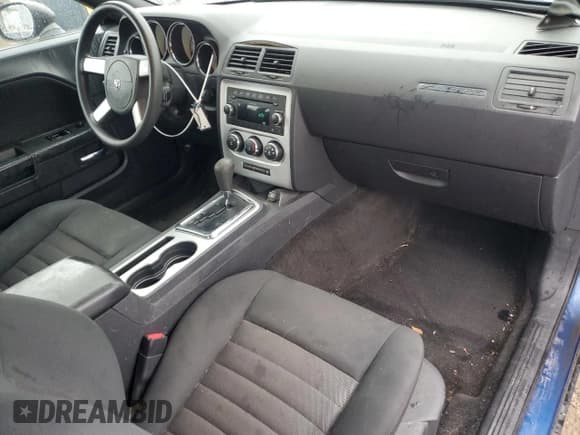 ✅ 2010 Dodge Challenger SE • VIN: 2B3CJ4DV7AH278836 • Lot: 81122714. Wystawiony na Copart z przebiegiem 73 026 mil. Bezpłatny archiwum sprzedaży aukcyjnych z USA i szczegółowy raport historii pojazdu na DreamBid. Zdjęcie 8.