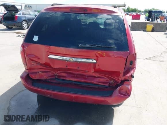 ✅ 2007 Chrysler Town & Country • VIN: 1A4GJ45R47B173586 • Lot: 42635178. Listed on IAAI with 159,983 mi. Free auction sales archive from the USA and detailed vehicle history report at DreamBid. Image 6.