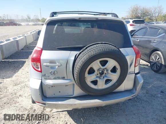✅ 2006 Toyota RAV4 Limited • VIN: JTMZD31V666019973 • Лот: 43560241. Опубликован ранее на IAAI с пробегом 173 529 миль. Бесплатный доступ к архиву аукционных продаж из США и подробный отчёт об истории автомобиля на DreamBid. Изображение 16.