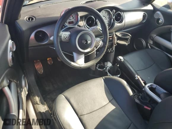 ✅ 2006 MINI Convertible S • VIN: WMWRH335X6TF88313 • Lot: 72509284. Listed on Copart with 48,522 mi. Free auction sales archive from the USA and detailed vehicle history report at DreamBid. Image 8.