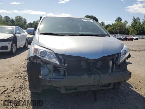 ✅ 2019 Toyota Sienna XLE • VIN: 5TDDZ3DC5KS219856 • Лот: 61246565. Опубликован ранее на Copart с пробегом 81 670 миль. Бесплатный доступ к архиву аукционных продаж из США и подробный отчёт об истории автомобиля на DreamBid. Изображение 5.