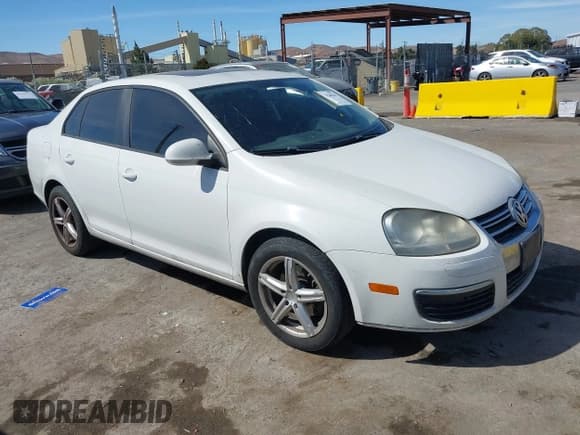 ✅ 2010 Volkswagen Jetta SE • VIN: 3VWRZ7AJ5AM110860 • Lot: 43154966. Listed on IAAI with 256,345 mi. Free auction sales archive from the USA and detailed vehicle history report at DreamBid. Image 1.
