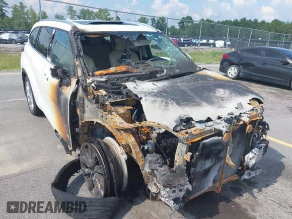 ✅ 2025 Toyota Highlander LE • VIN: 5TDKDRAH8SS555073 • Лот: 43012032. Опубликован ранее на IAAI с пробегом 13 миль. Бесплатный доступ к архиву аукционных продаж из США и подробный отчёт об истории автомобиля на DreamBid. Изображение 6.