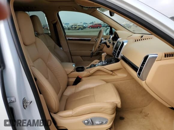 ✅ 2016 Porsche Cayenne • VIN: WP1AA2A27GKA15153 • Lot: 61513452. Wystawiony na Copart z przebiegiem 60 602 mil. Bezpłatny archiwum sprzedaży aukcyjnych z USA i szczegółowy raport historii pojazdu na DreamBid. Zdjęcie 5.