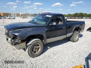 2000 Dodge Dakota Sport z VIN 1B7GG26N7YS667611, wystawiony jako Copart lot #71181355 z przebiegiem 218 471 mil mil oraz Szkoda całkowita • Salvage title. Historia ofert i sprzedaży dostępna na DreamBid. Obrazek 1.